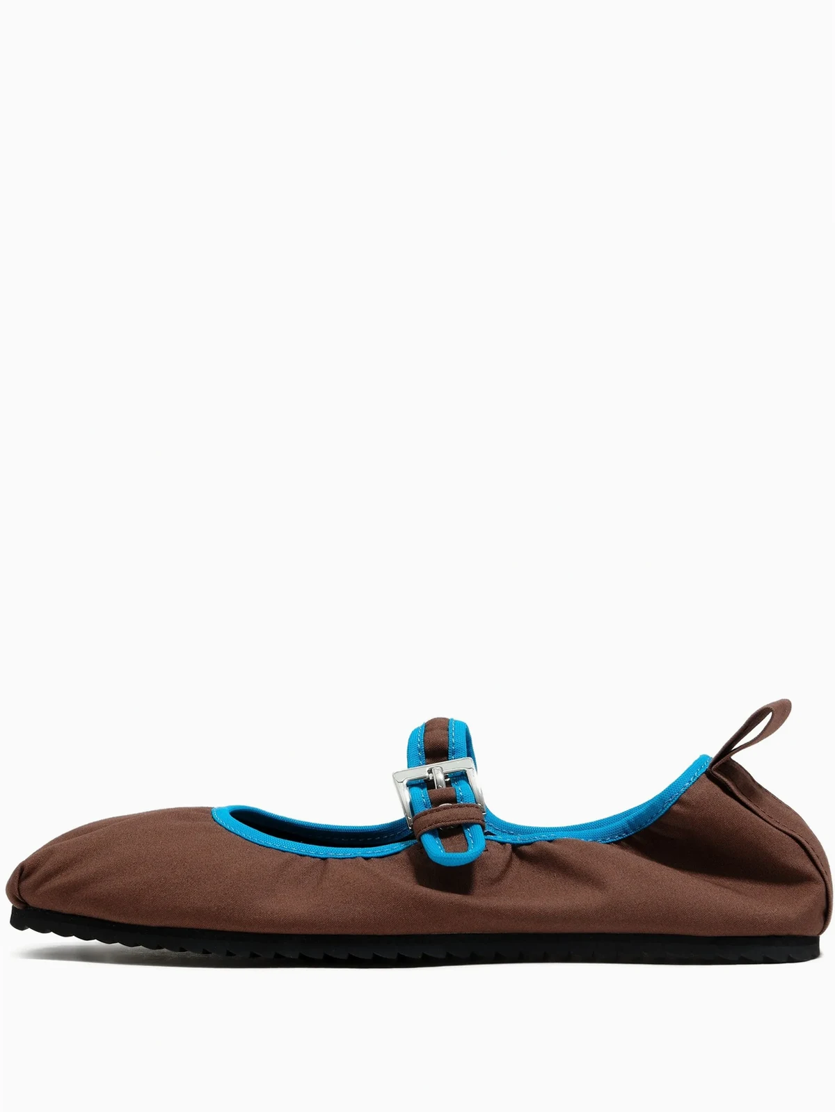 Ballerinas mit Schnallenriemen