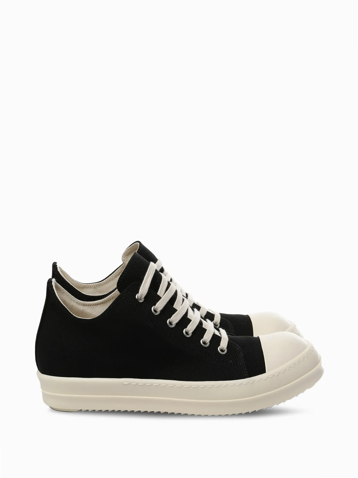 Sneakers mit Schnürung