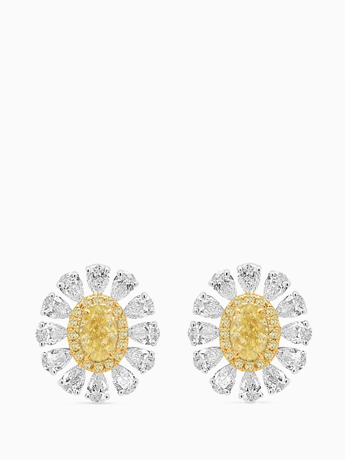 Ohrstecker mit Blumenmotiv