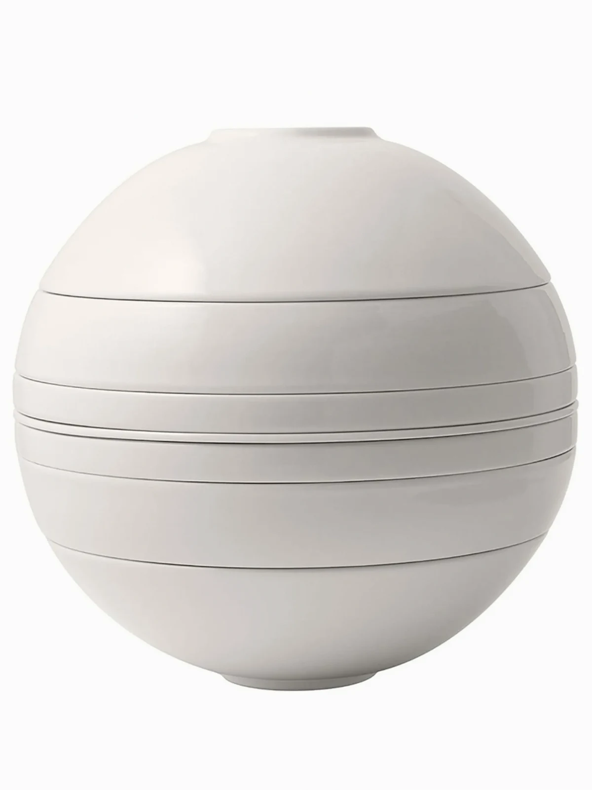 Set aus sieben Tellern und Schalen