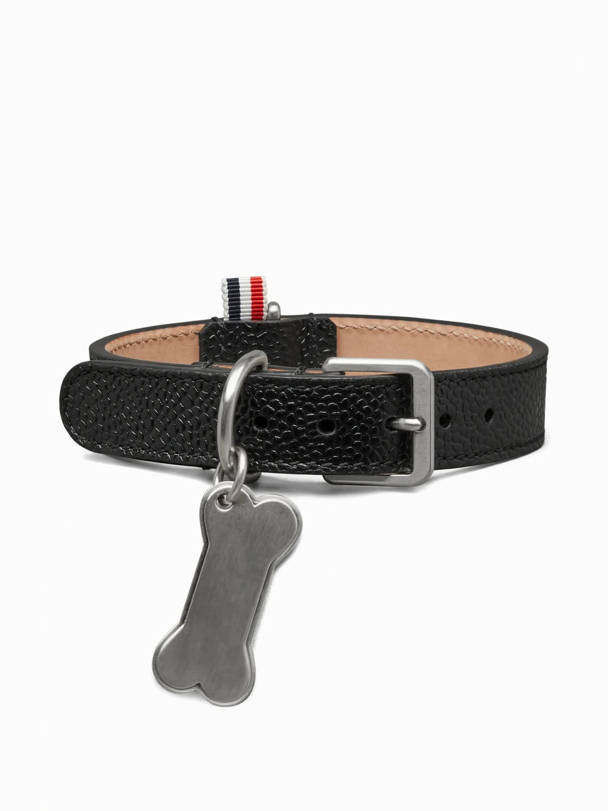 Stehkragen aus gekörntem Leder mit Anhänger