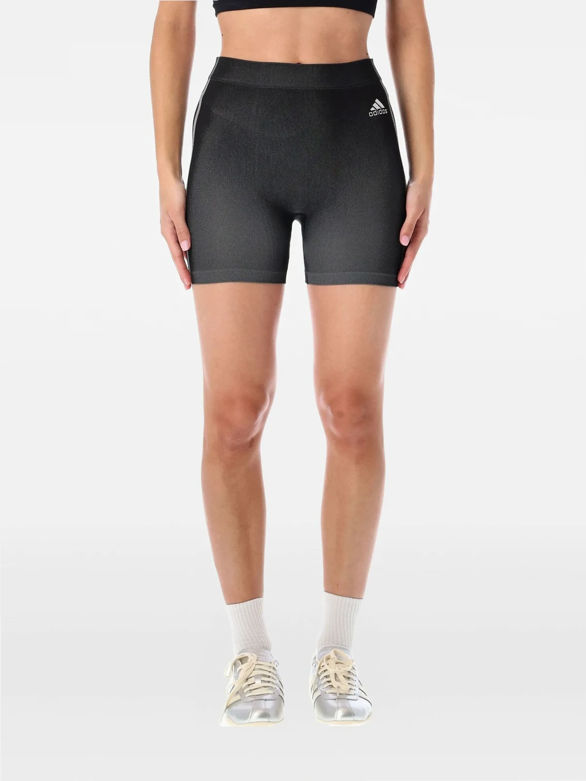 Nahtlose Shorts mit Streifen