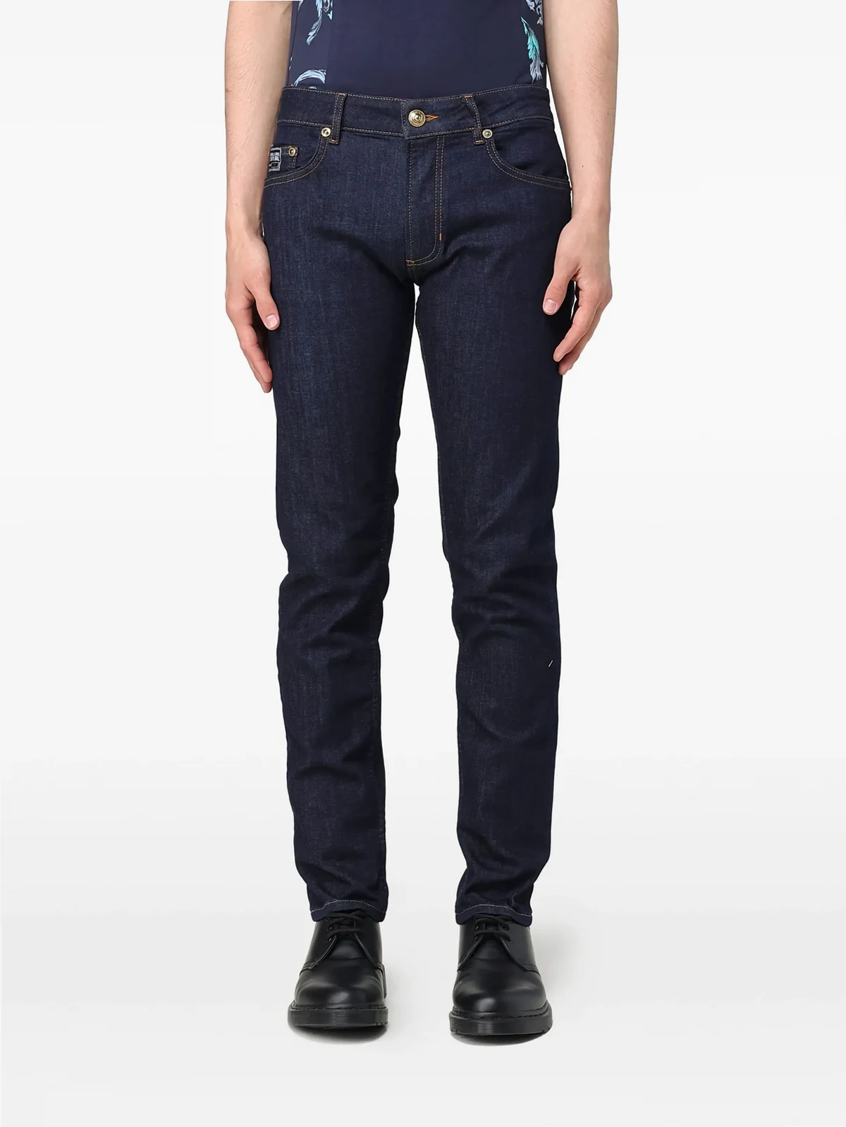 Five-Pocket-Jeans mit Logo-Patch