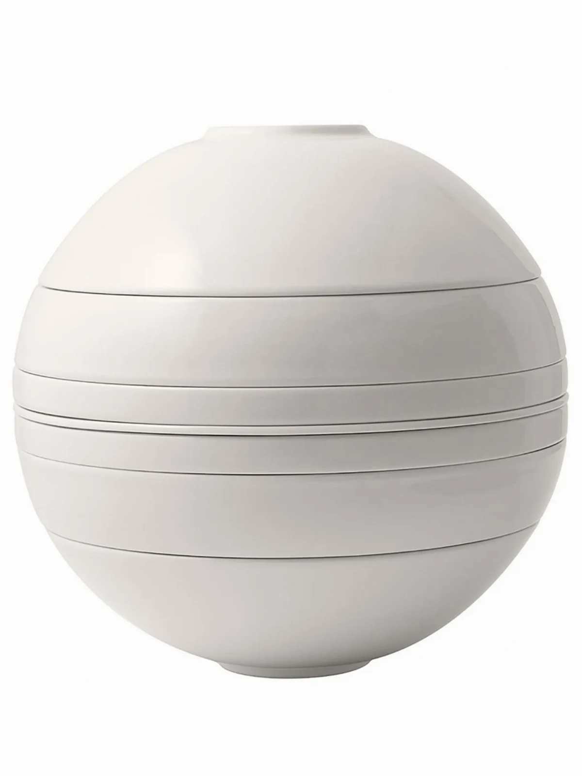 set of seven porcelain plates and bowls