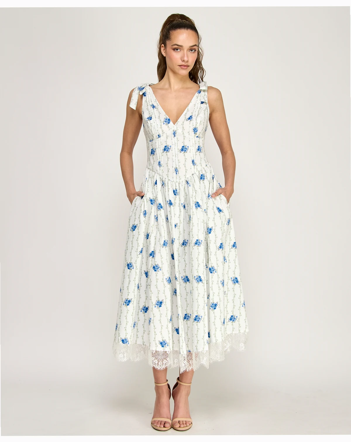 Juniors' Tie-Shoulder Floral Printed V-Neck Midi Dress