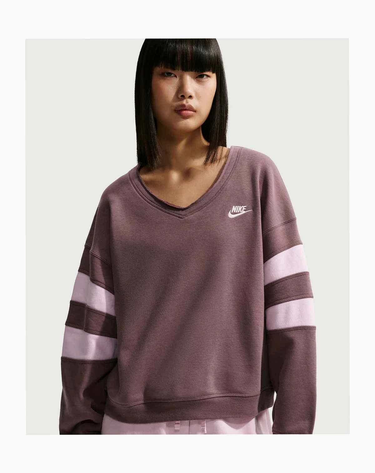Sportswear Women's Club Fleece Oversized V-Neck Sweatshirt