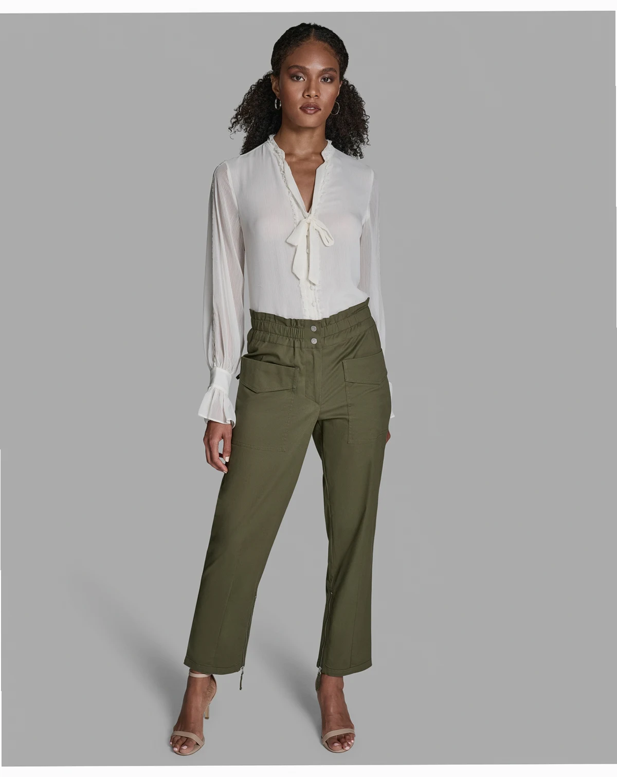 Women's Patch Pockets Mid-Rise Pants