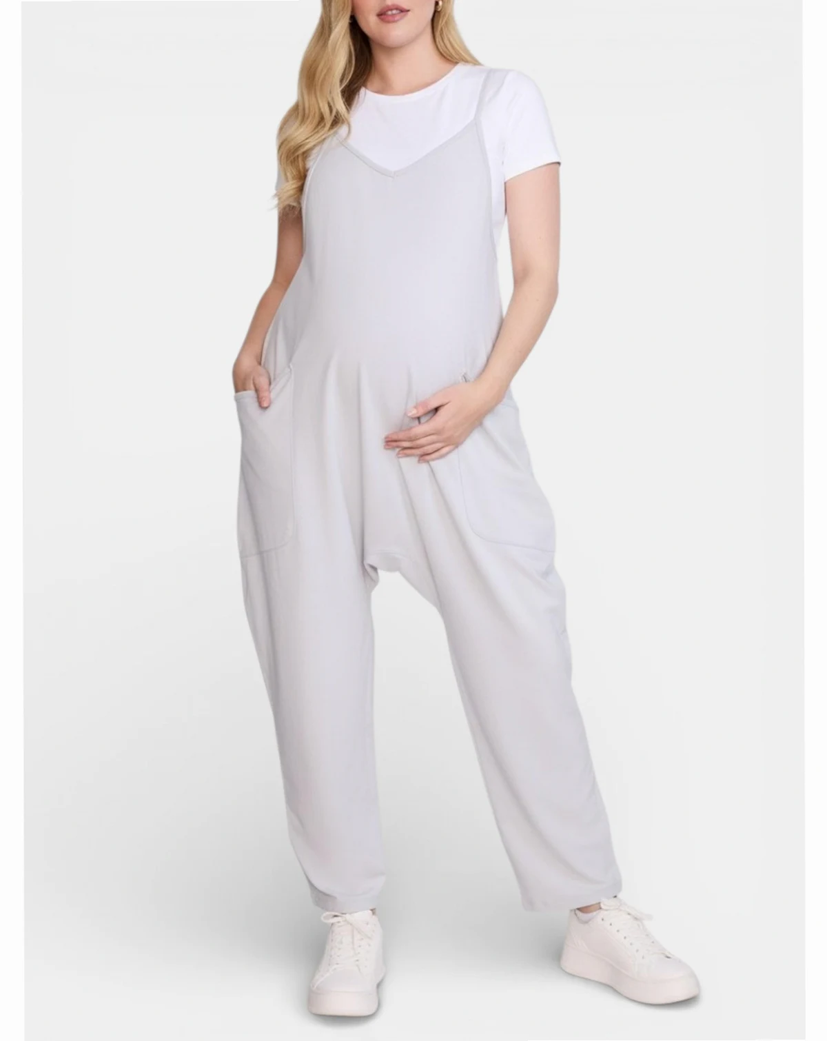 Women's Sleeveless Relaxed Fit Maternity Jumpsuit