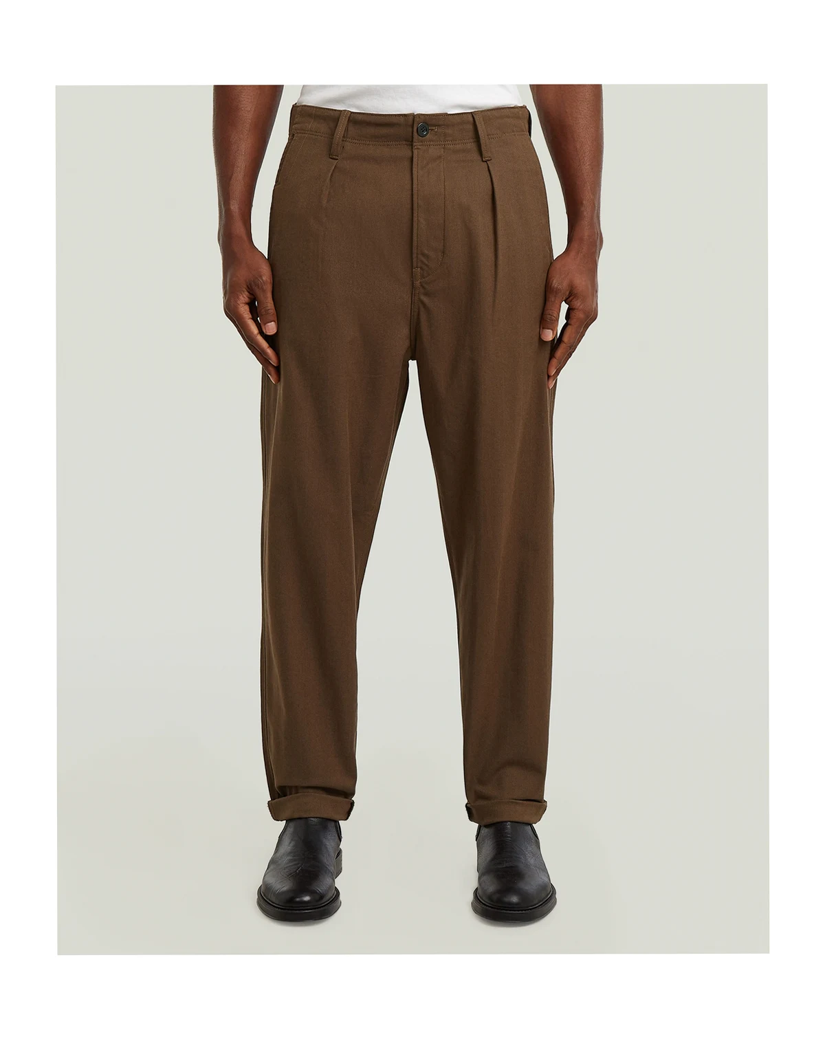 Men's Pleated Relaxed-Fit Chino Pants