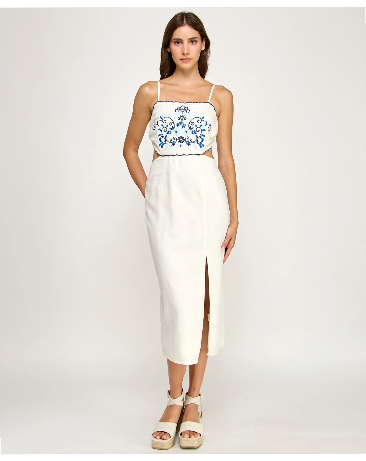 Juniors' Sleeveless Embroidered Scallop Bust Midi