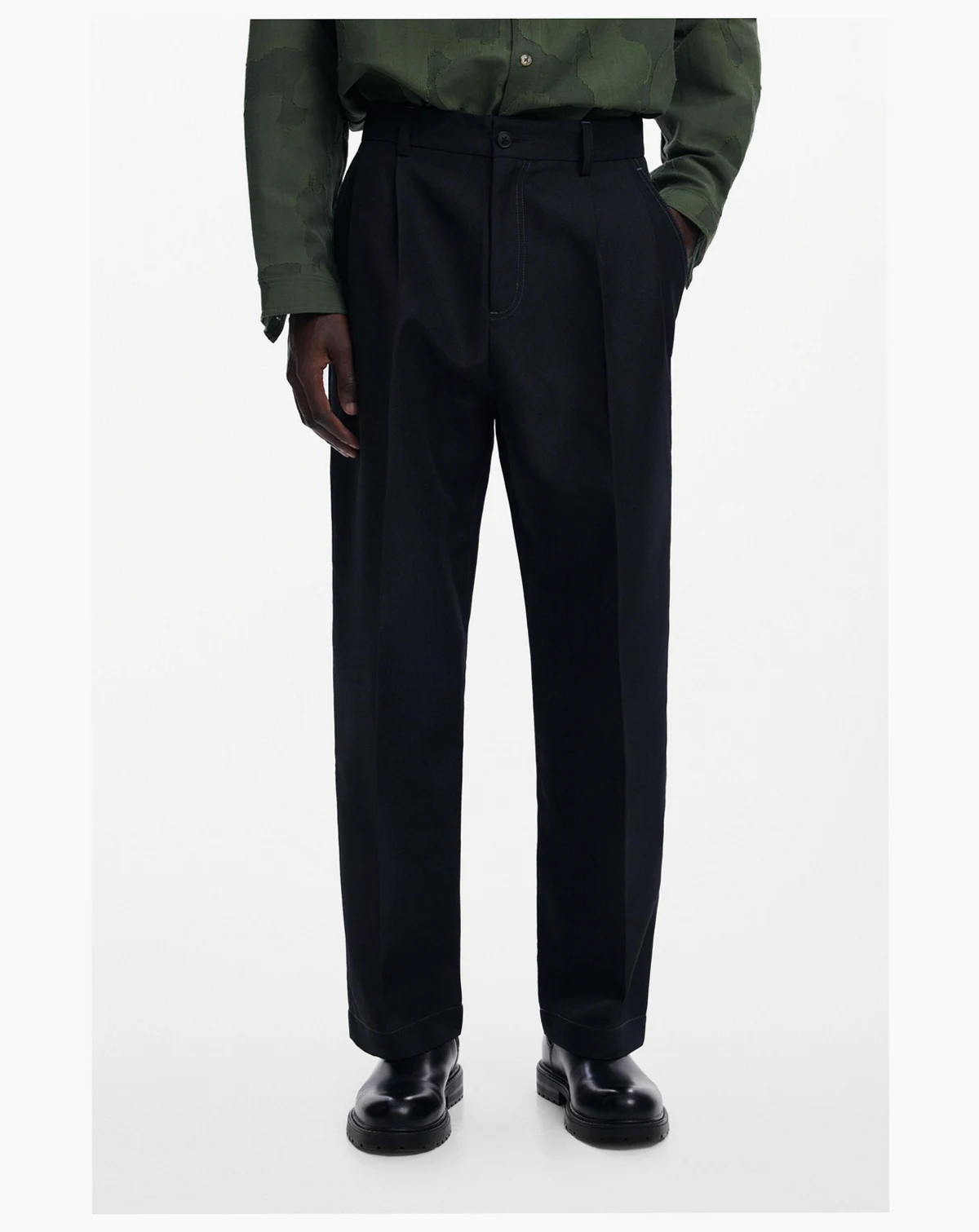 Men's Pleated trousers with contrasts