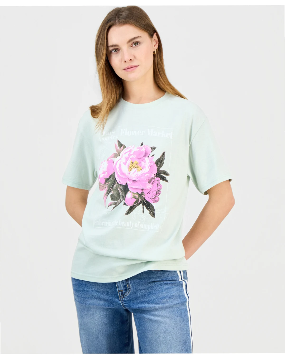Juniors' Cotton LA Flower Market Boyfriend Tee