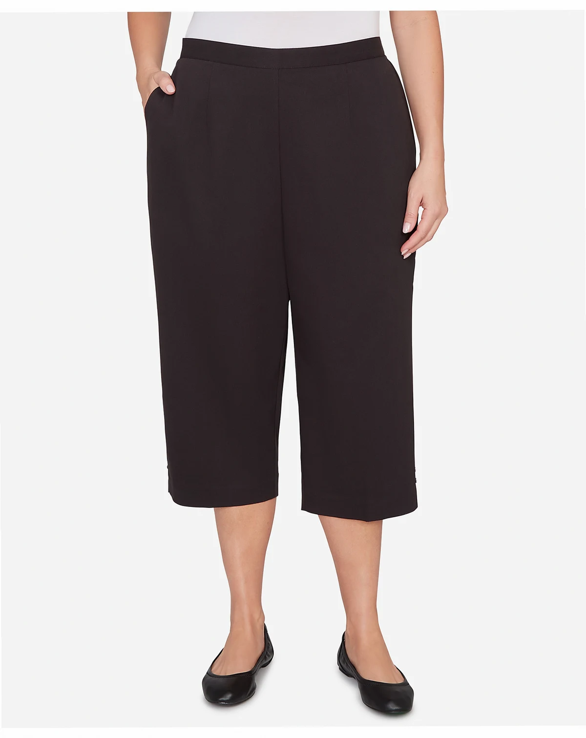 Plus Size Classic Solid Twill Button Hem Capri Pants