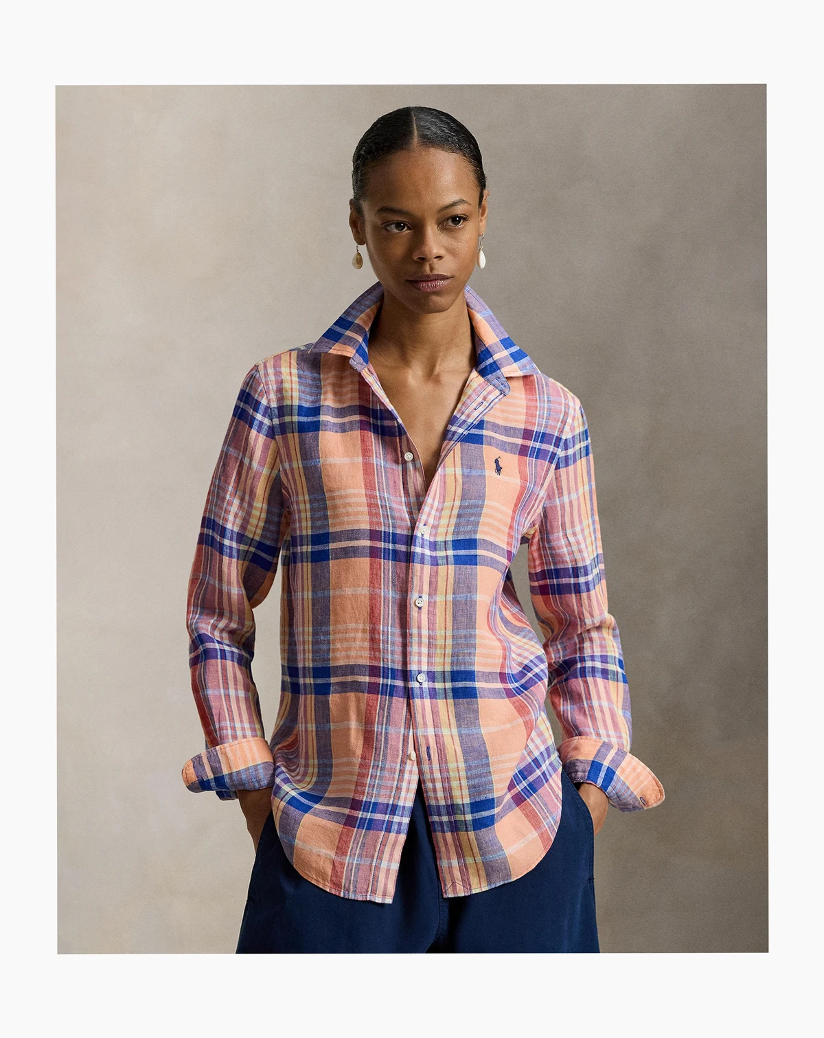 Women's Classic Fit Plaid Point Collar Shirt