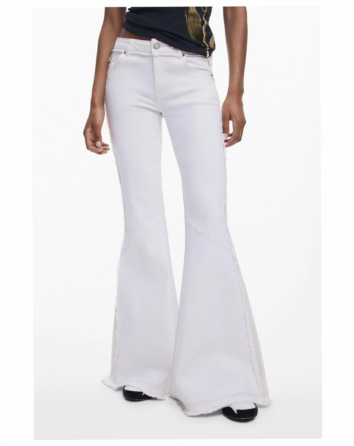 Women's Flared embroidered jeans