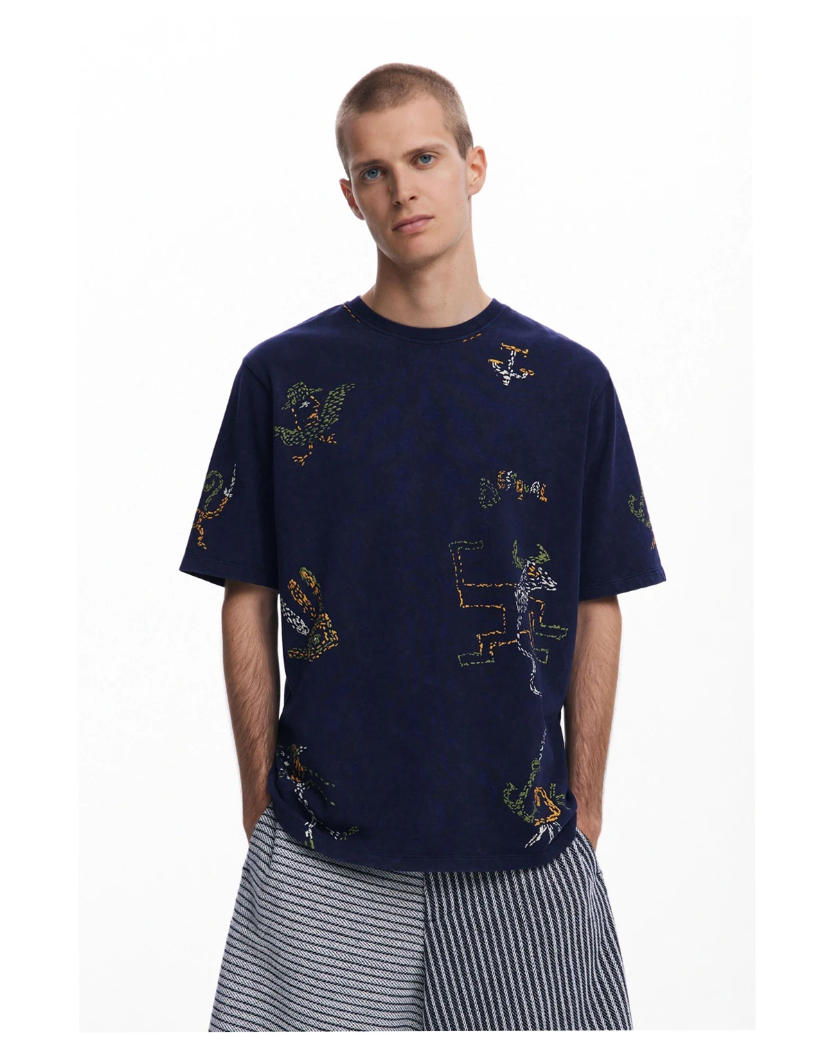 Men's T-shirt with tribal embroidery