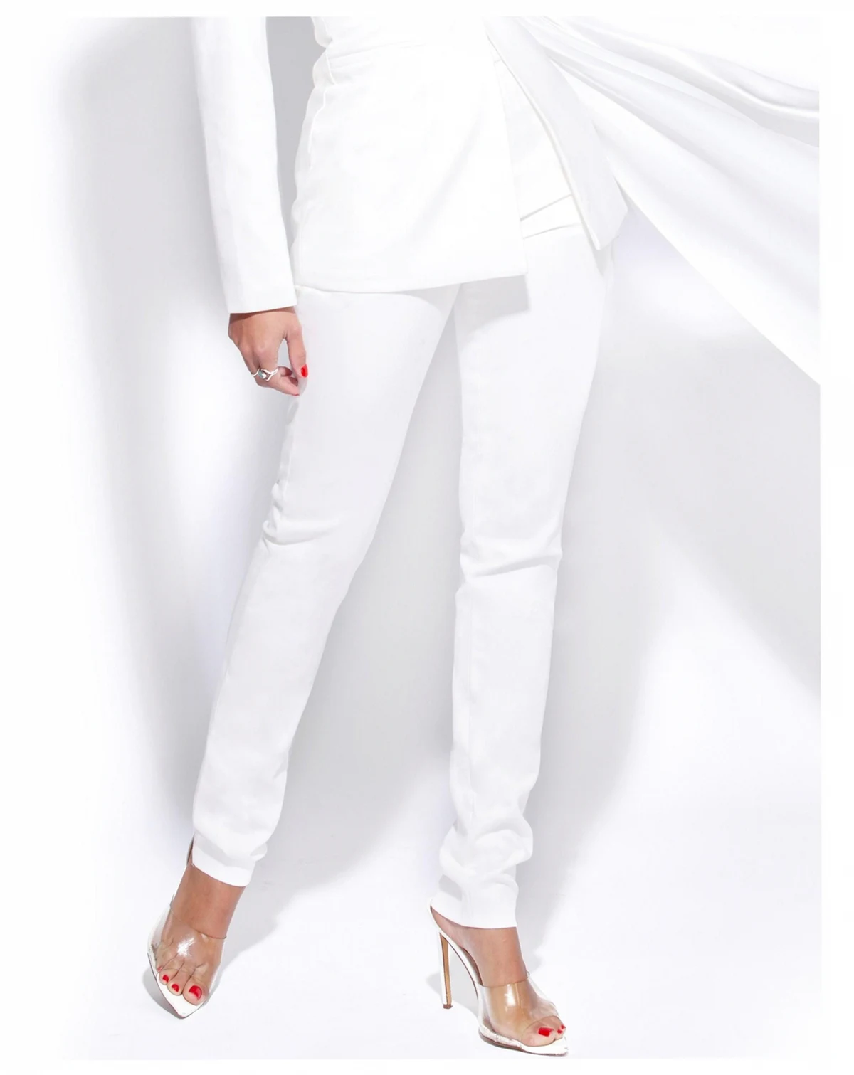 Women Vayla White Skinny Fit Crepe Trousers