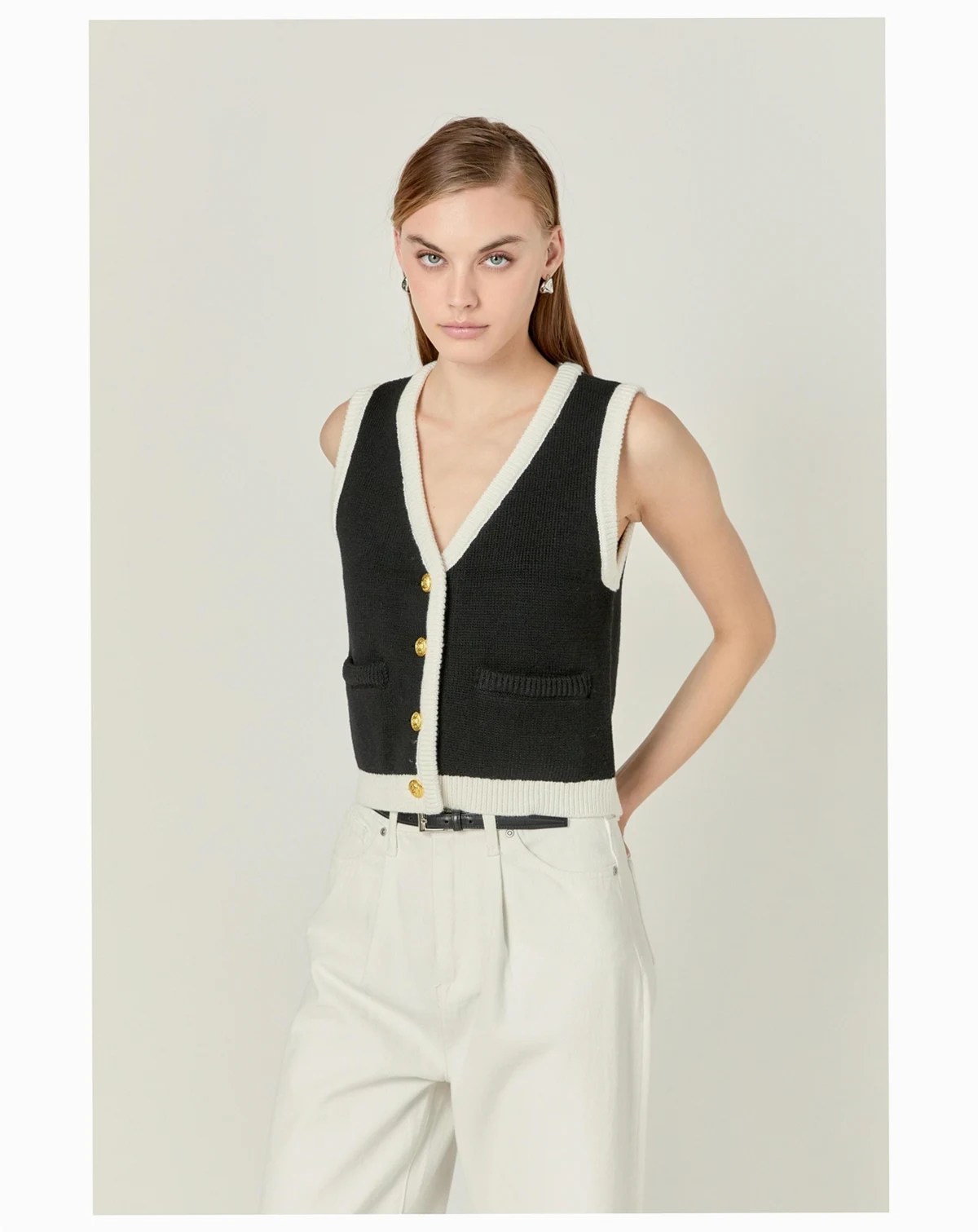 Women's Black and white knit vest
