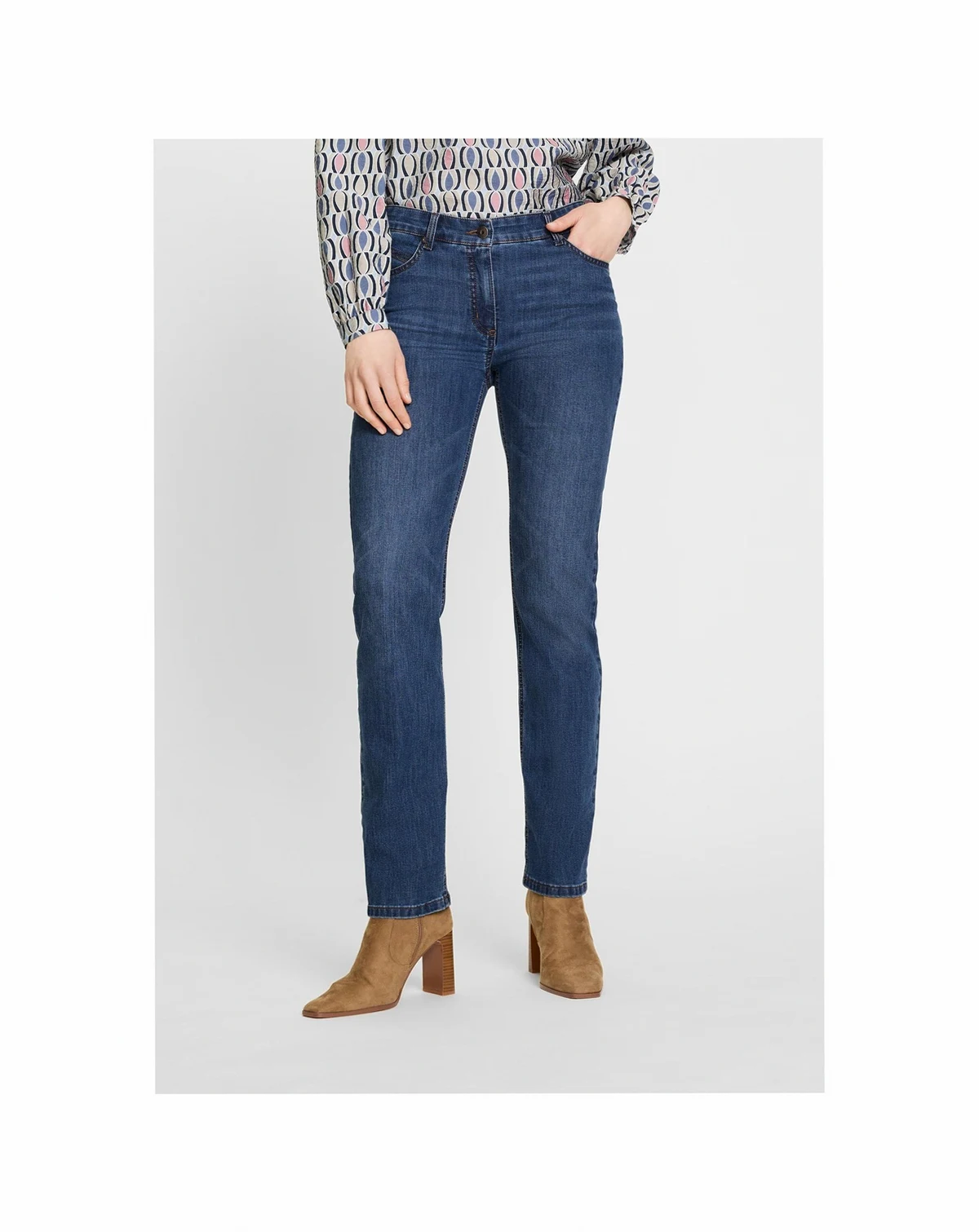 Lisa Fit Straight Jeans