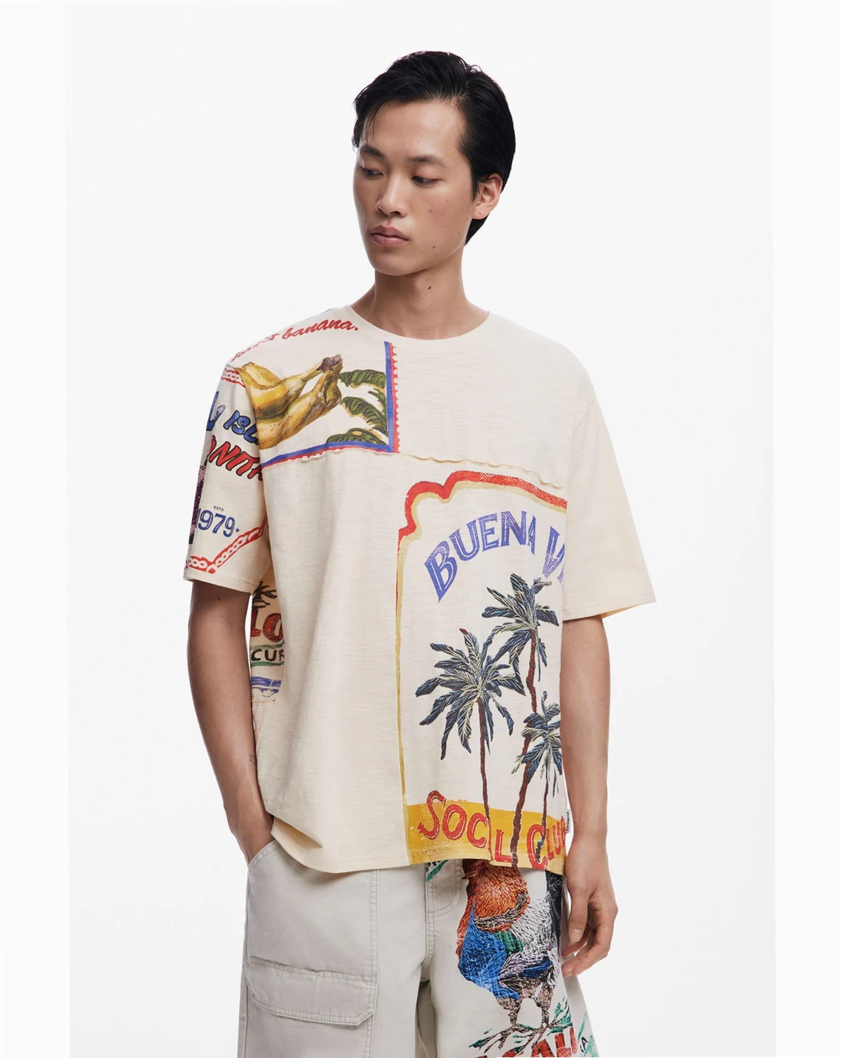 Men's BuenaVida postcard T-shirt