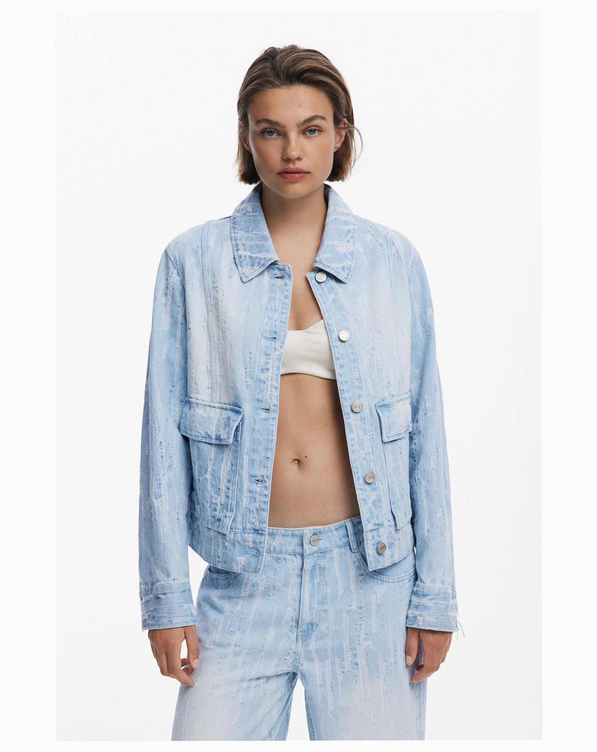 Women's Denim jacket with pockets