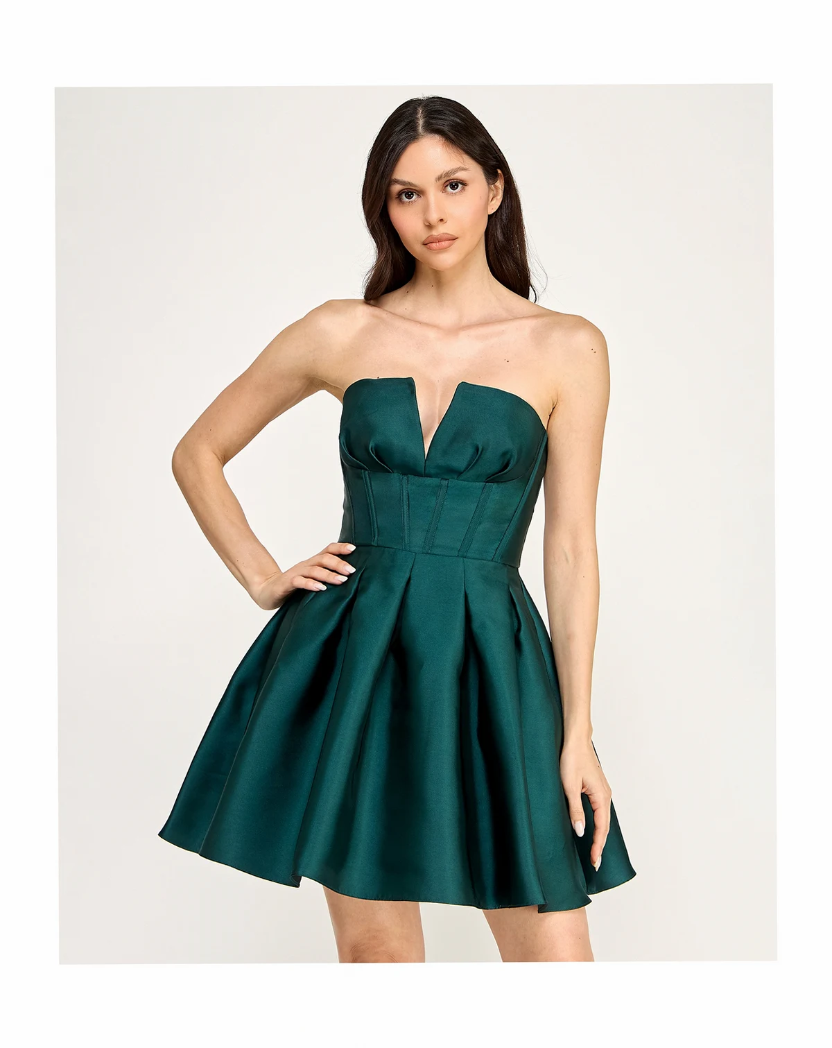Juniors' Satin Corsetted Strapless V-Neck Dress