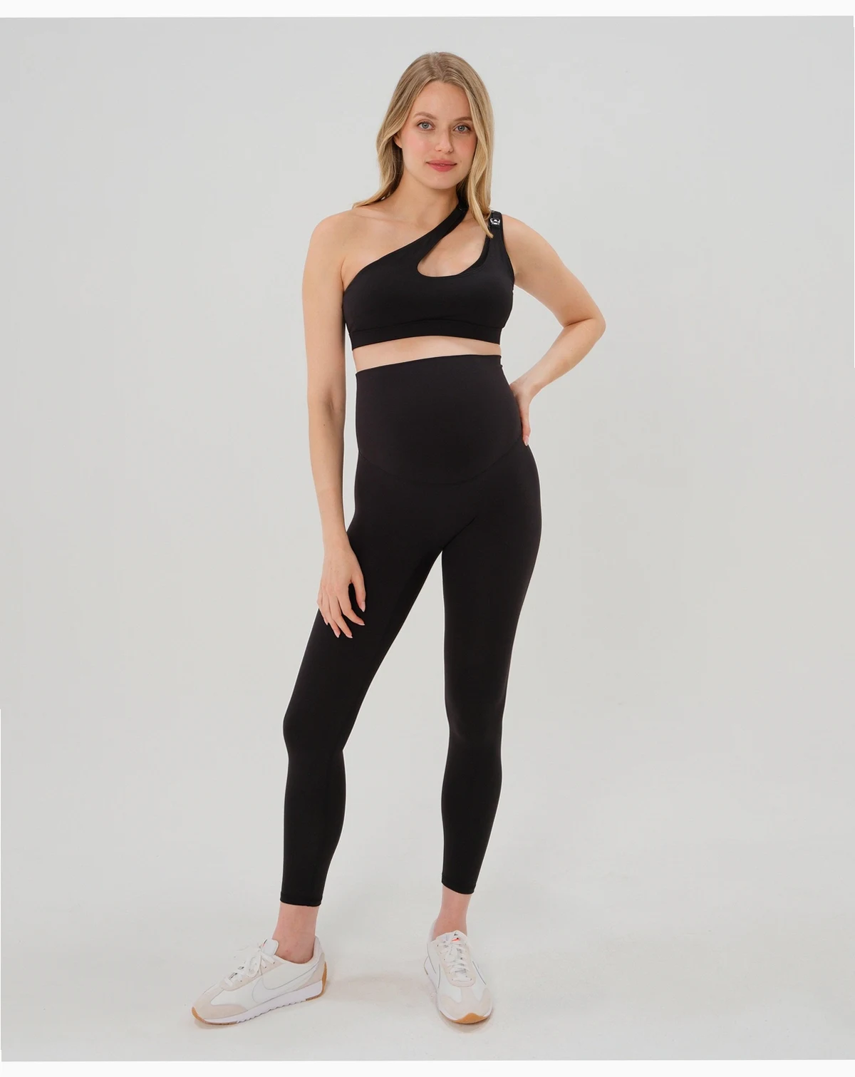 Women's Athletic Maternity Legging with Scrunched Butt Design and Supportive Belly Band