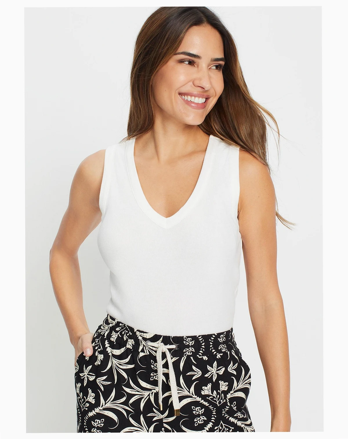 Women's Ribbed Knit Rounded V-Neck Shell