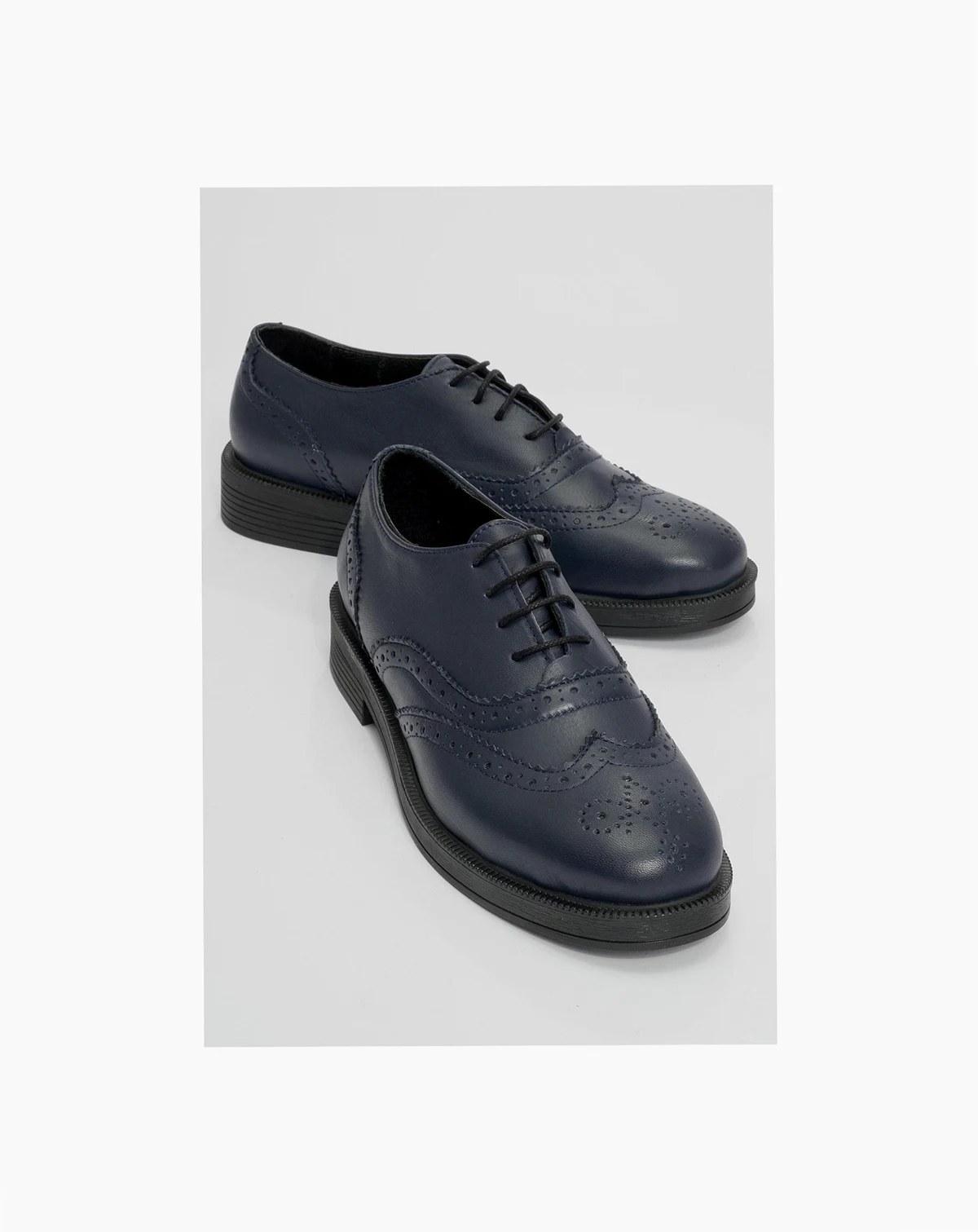 Women's Lace-Up Leather Oxford with Block Heel