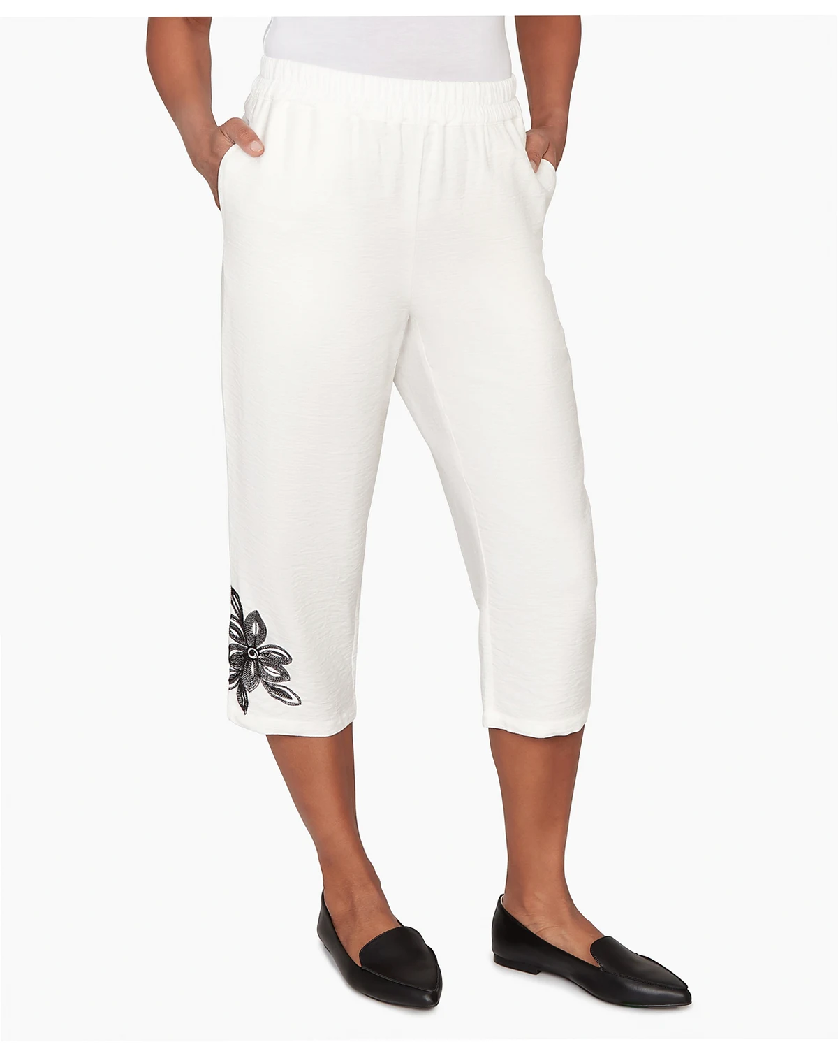 Petite Crowd Pleaser Floral Embroidered Relaxed Capri Pants