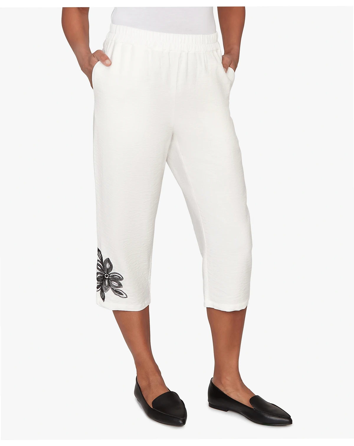 Women's Crowd Pleaser Floral Embroidered Relaxed Capri Pants