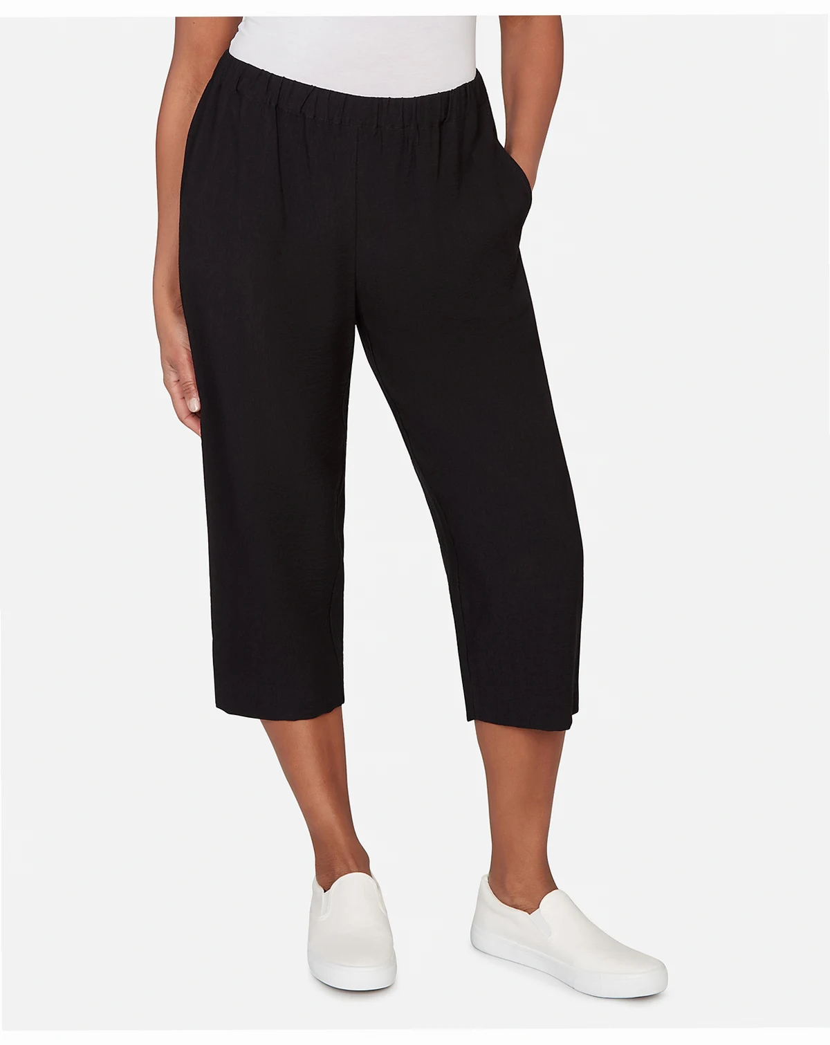 Petite Crowd Pleaser Relaxed Pull-On Black Capri Pants
