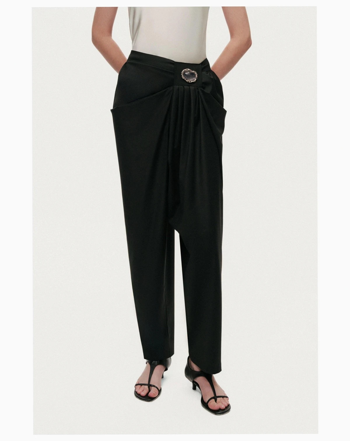 Women's Accessory Detailed Pleated Pants