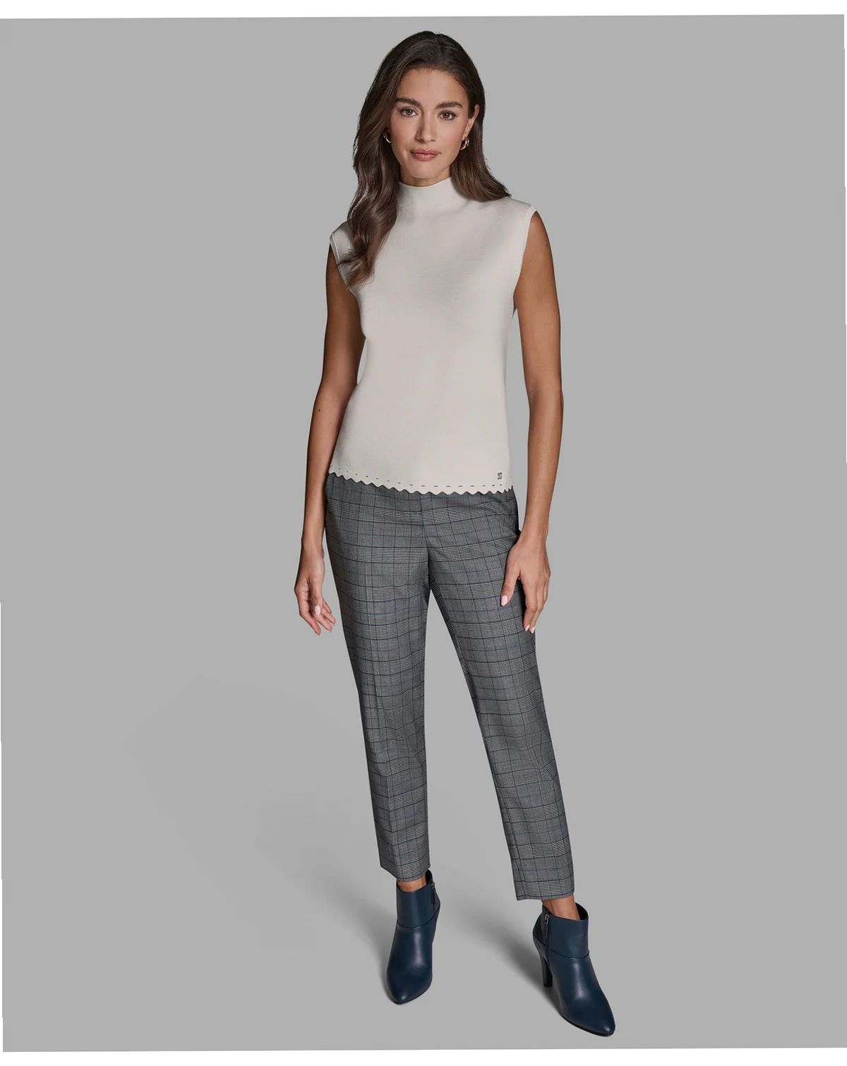 Women's Sleeveless Mock Neck Knit Top