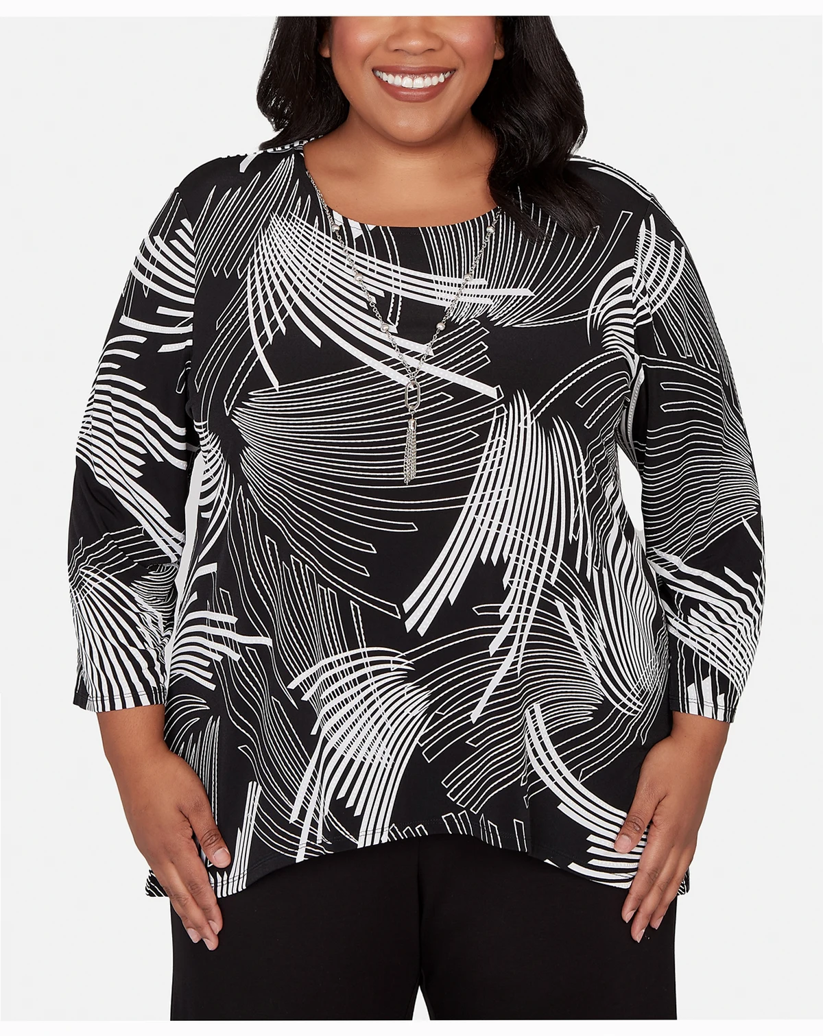 Plus Size Classic Geometric SharkBite Hem Top with Necklace