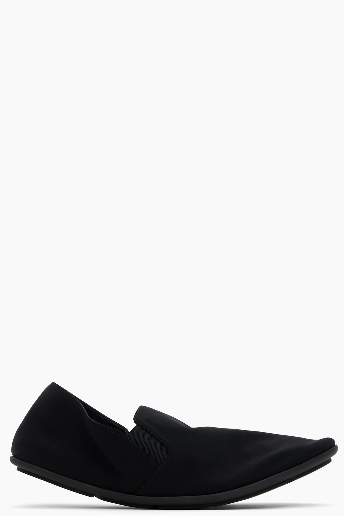 Black Vincit Slippers