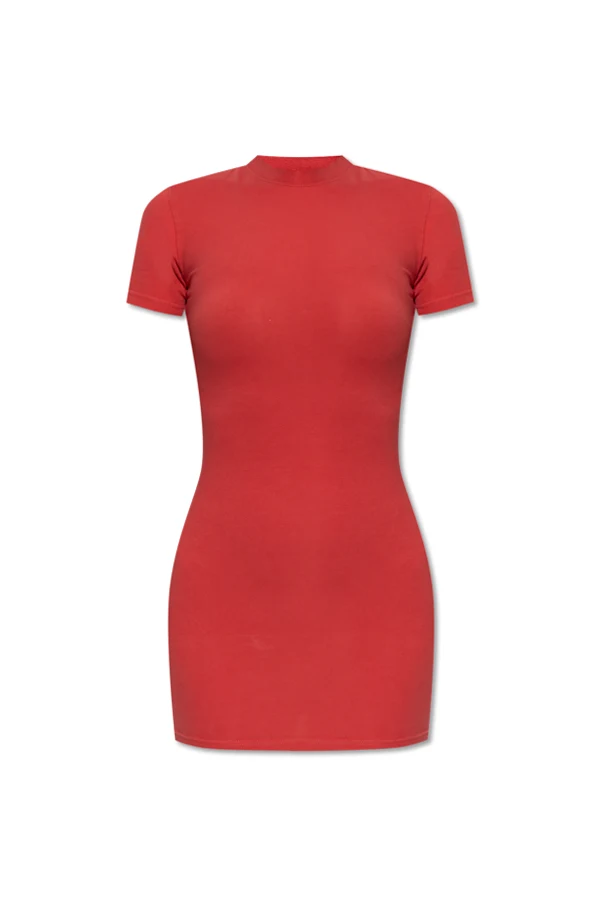 ROT Kleid mit figurbetontem Schnitt