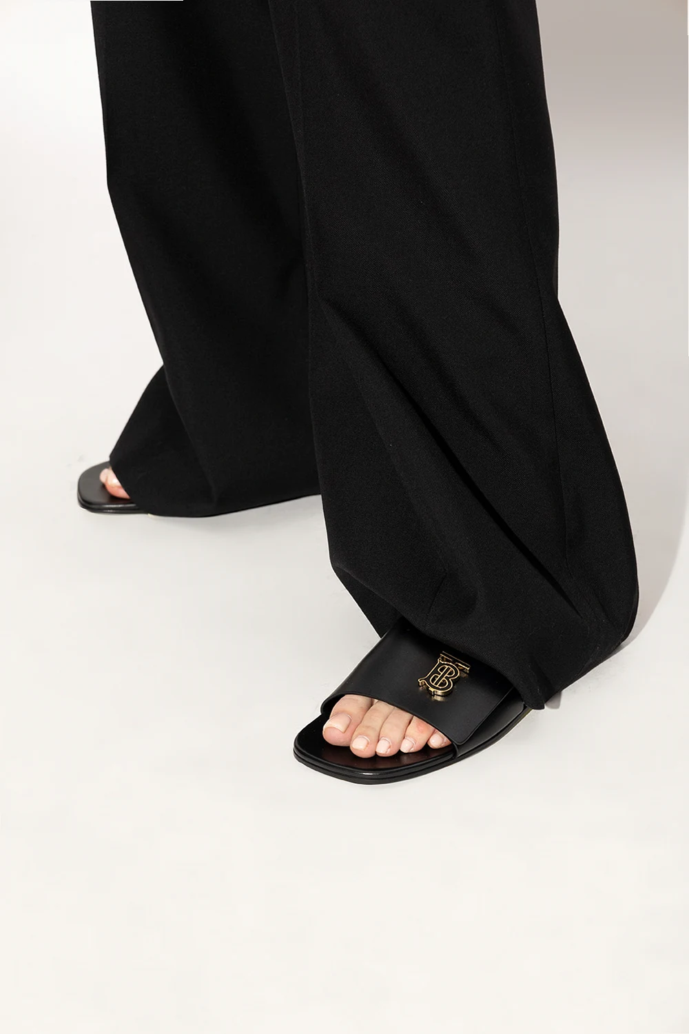 ‘Sloane’ slides