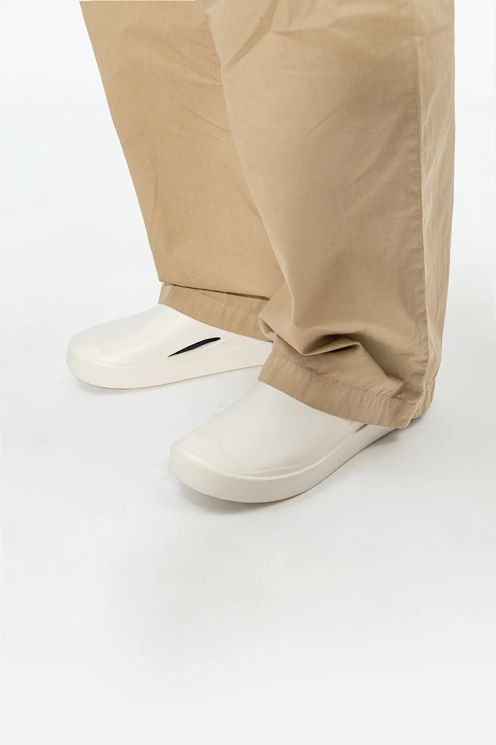 Vegan clogs with logo