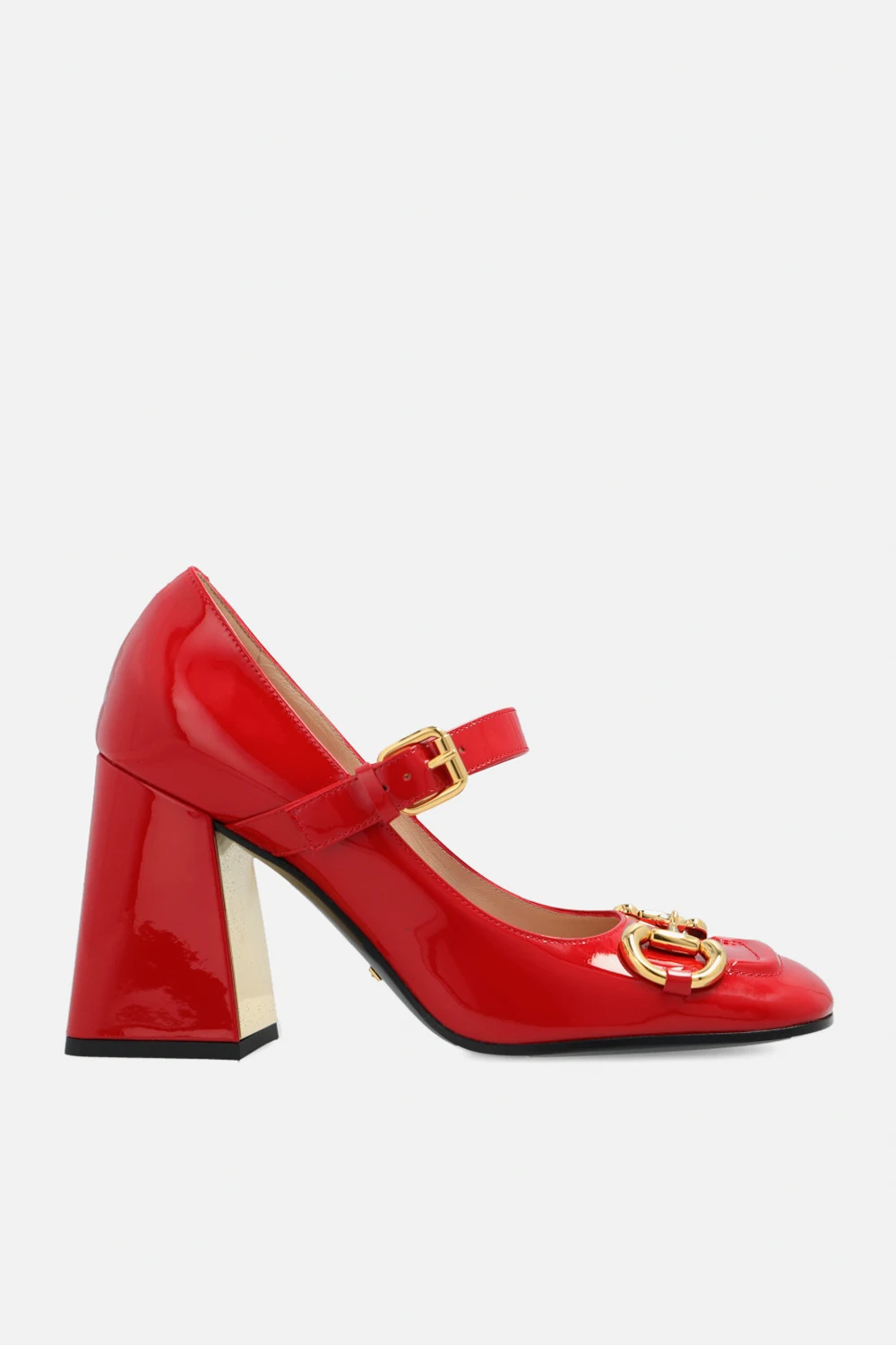Lakierowane buty na obcasie