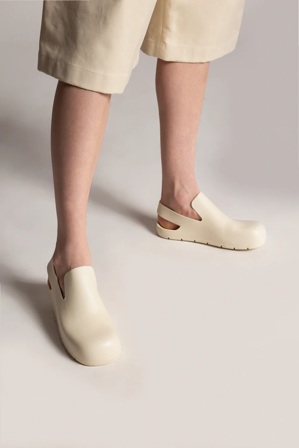 Buty z odkrytą piętą