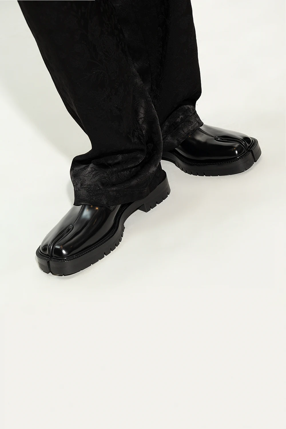 CZARNY Buty typu ‘loafers’z wycięciem ‘Tabi’