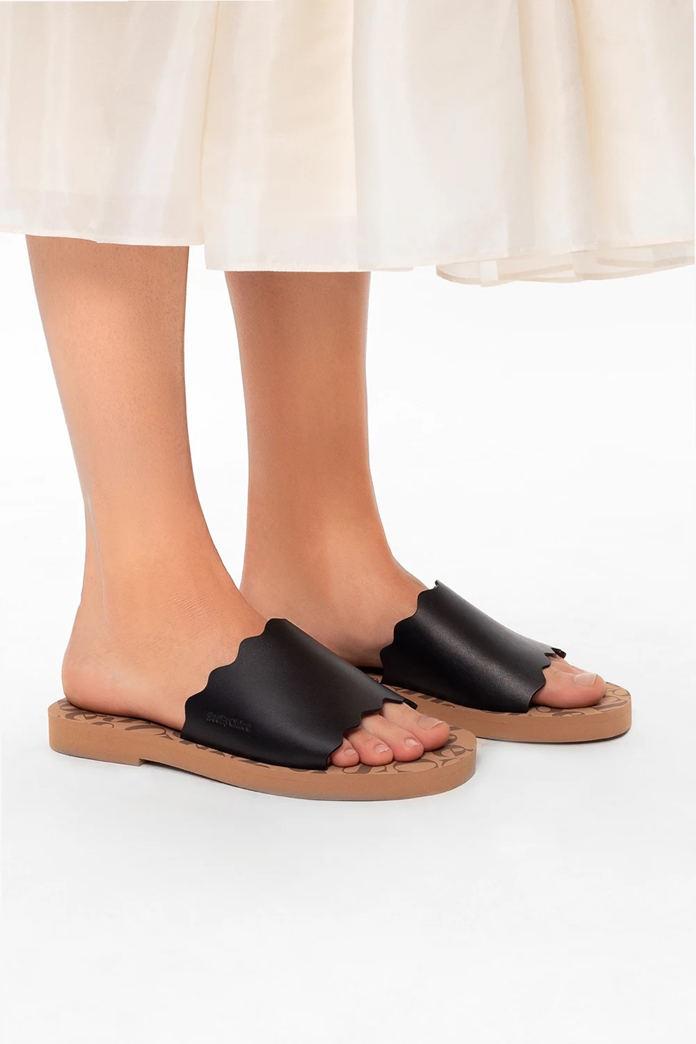 ‘Essie’ slides with logo