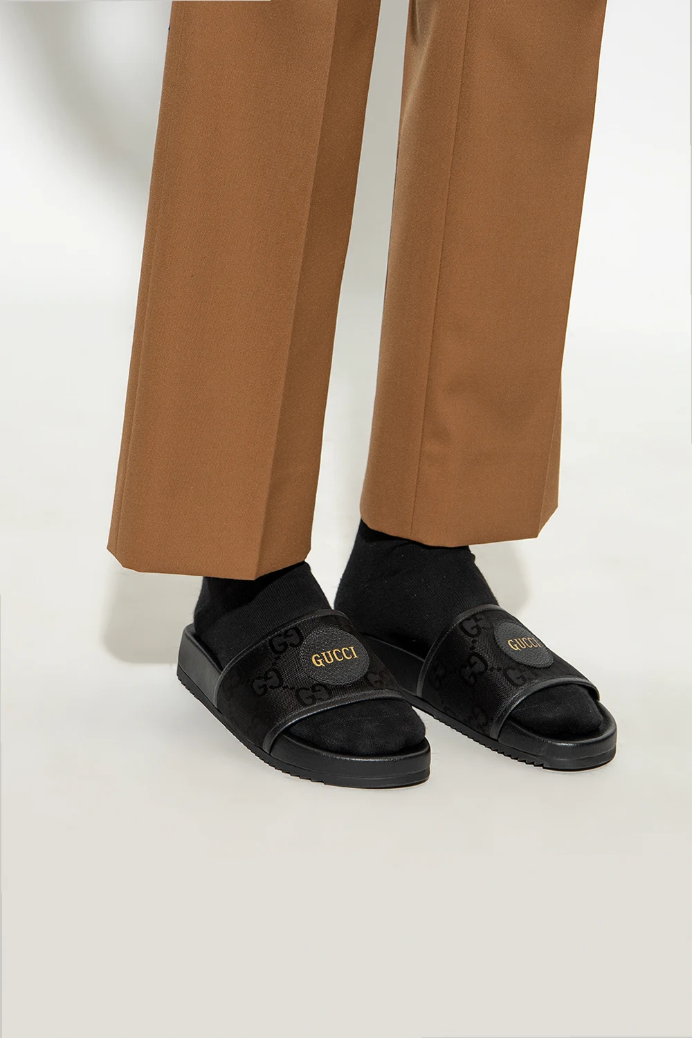 Klapki z kolekcji ‘Gucci Off The Grid’