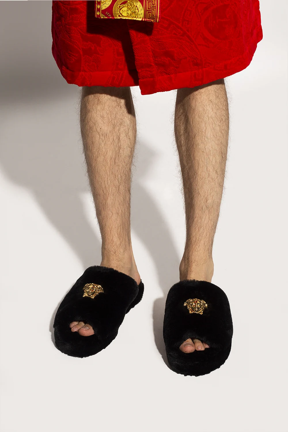 Futrzane kapcie na platformie