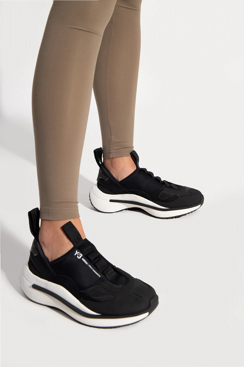 ‘Qisan Cozy’ sneakers