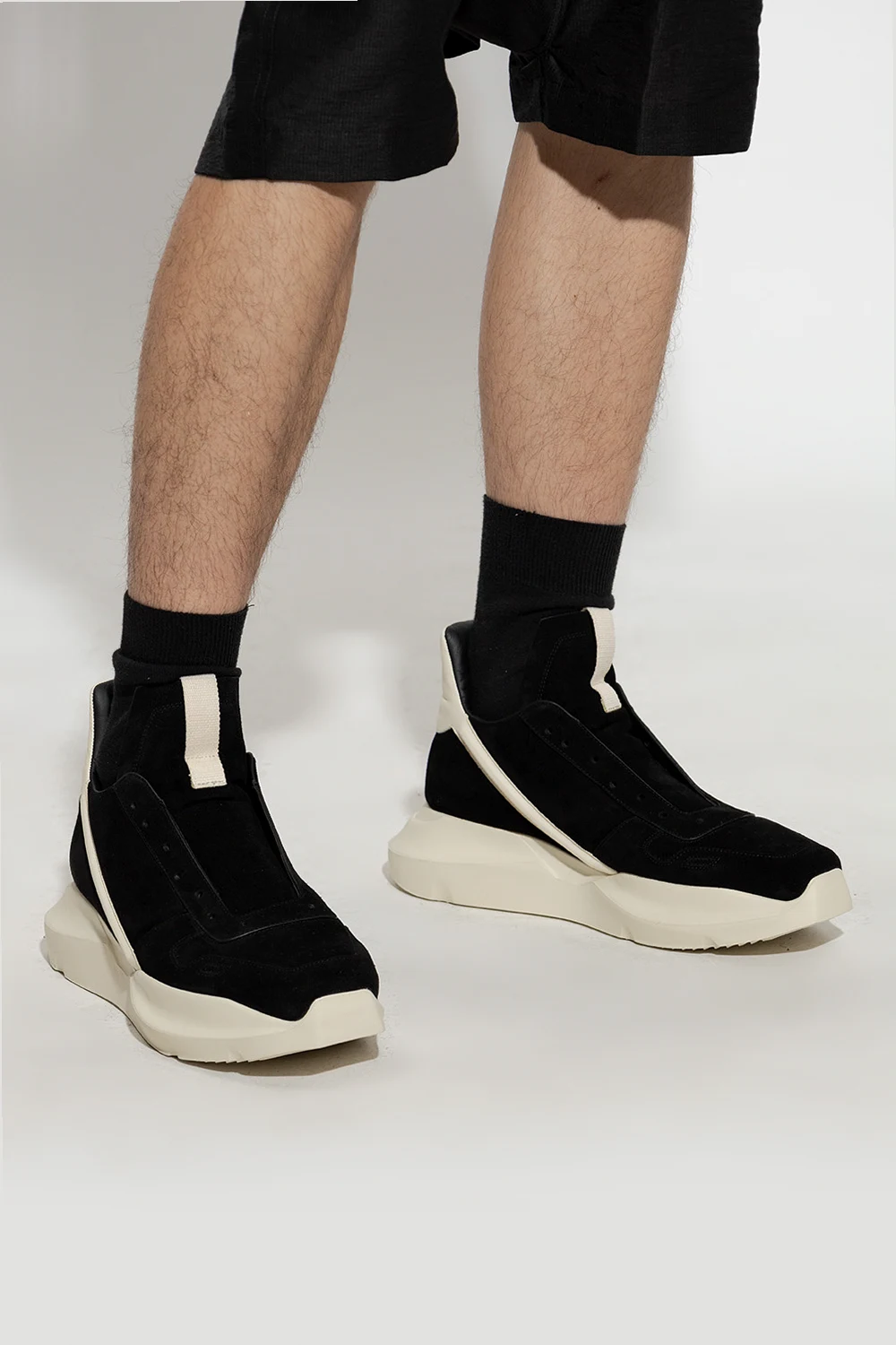 Buty sportowe z perforacjami ‘Geth Runner’