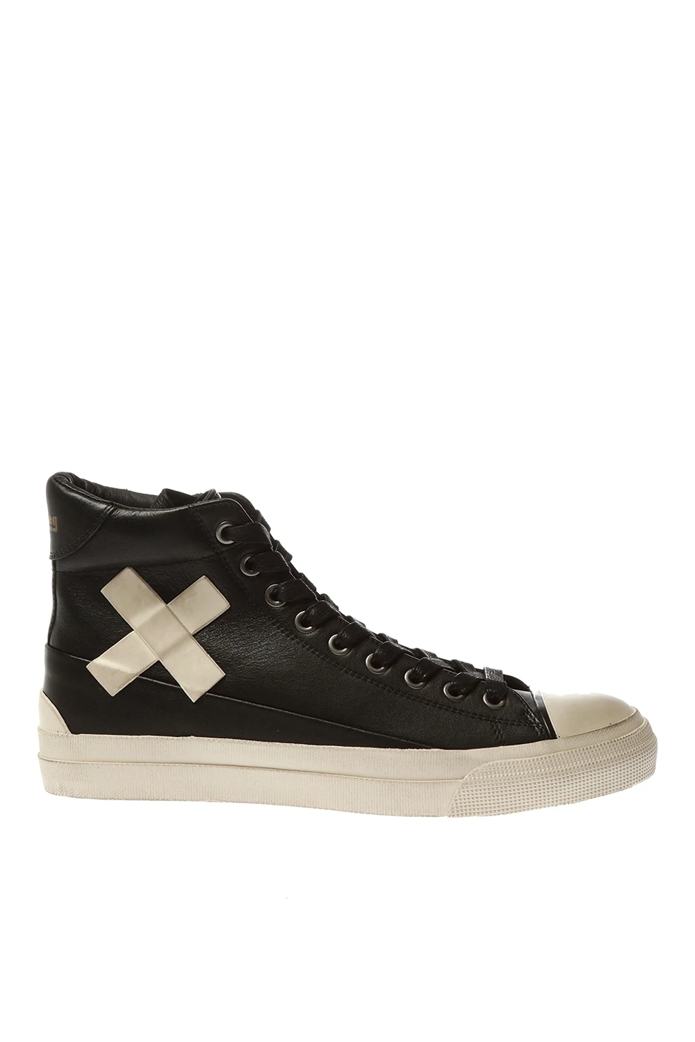 Sznurowane buty sportowe