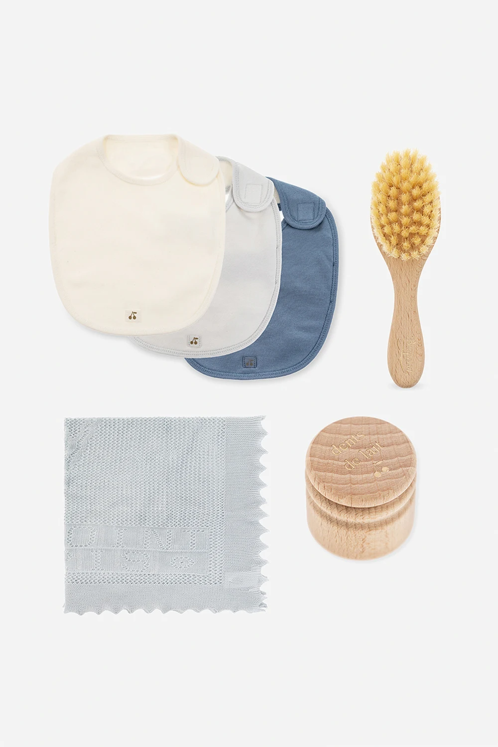 Gift set: blanket, bibs, hairbrush and tooth box