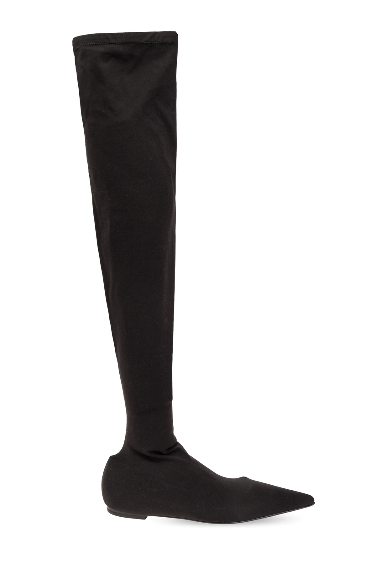 Schuhe mit Strümpfen